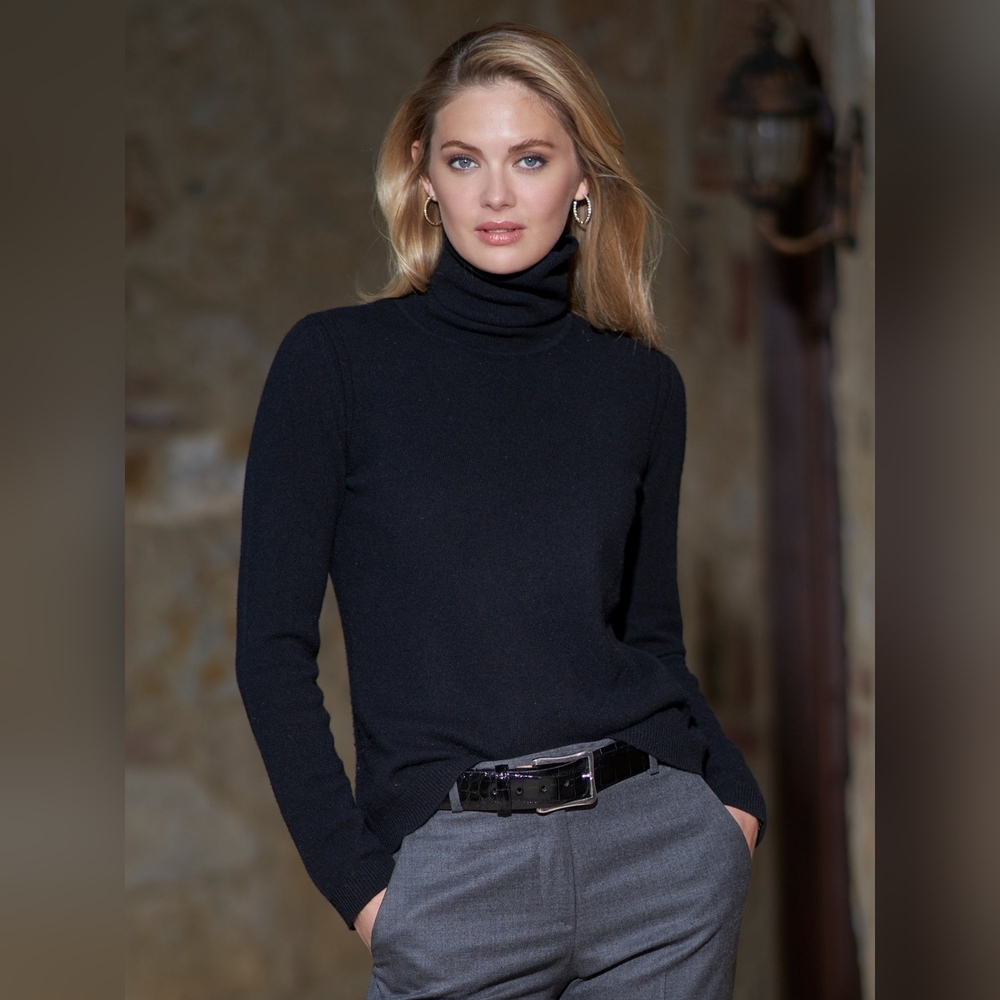 Judith & Charles 100% Cashmere Navy Blue Turtleneck Sweater M